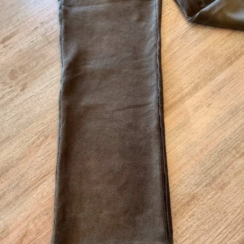 Michael Kors pants. Olive green, pull on pants - Picture 6 of 8